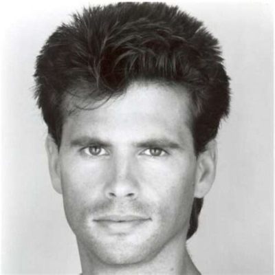  Lorenzo Lamas และ Kiss of Passion : การหวนคืนสู่จอเงินของพระเอกสุดหล่อหลังจากหายหน้าไปนาน!